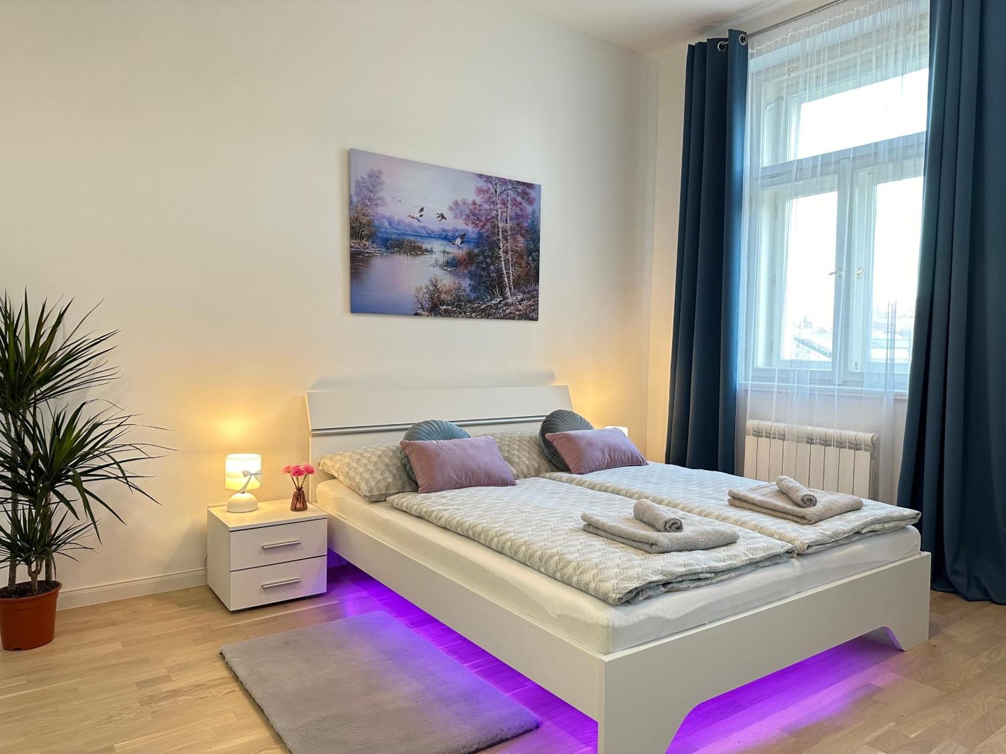 Romantic Apartment In The Center Of Прага Экстерьер фото